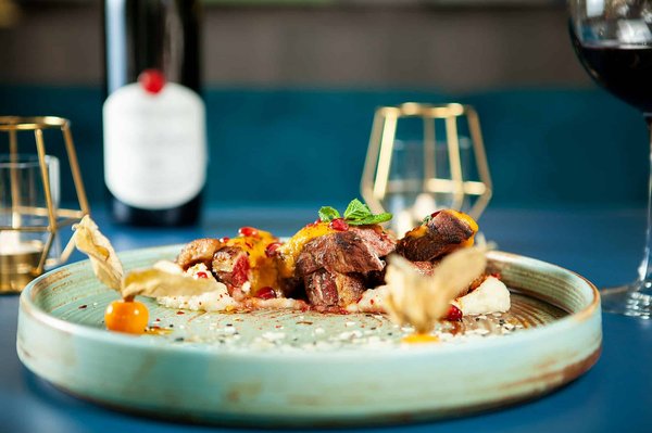 Comment découvrir les traditions culinaires de la Catalogne à travers des ateliers de cuisine?